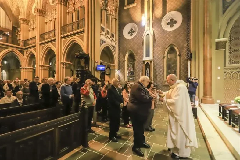 greca-missa-lavapés