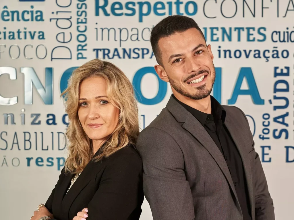 Valda Stange, CEO, e Cleones Hostins, Head de Área Pública da TopMed. Foto: TopMed/Divulgação