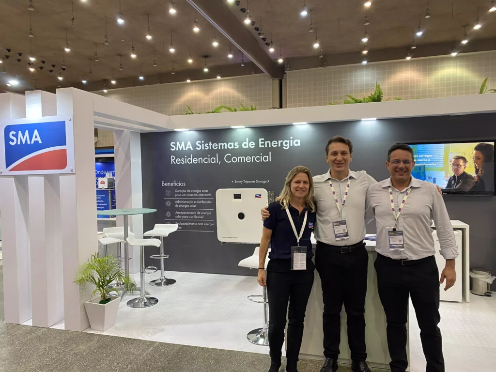 O estande da SMA no evento contou com uma equipe de peso para demonstrar os lançamentos. Divulgação