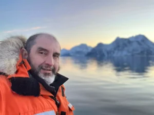 A previsão é de Marco Brotto, especialista brasileiro que há mais de dez anos se dedica à caçada de auroras boreais nos países do Ártico.Divulgação