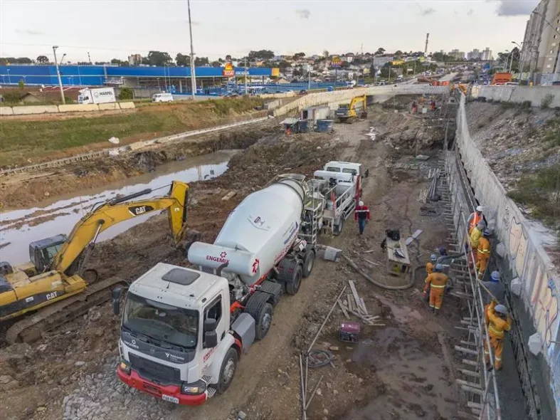 obras no atuba trevo 1