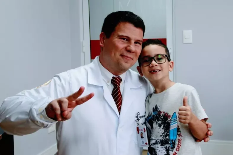 Diretor geral do HUEM, Dr. Tiago Tormen, foi quem iniciou o tratamento do João Miguel