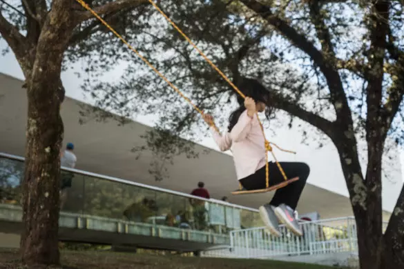 O “Brincar no MON” neste domingo (28) terá uma série de atividades gratuitas e abertas à comunidade para refletir sobre a importância do brincar, em local coberto e protegido, no Salão de Eventos do MON.. Créditos: Rafael Bertelli/Gabinete do deputado Goura (PDT)