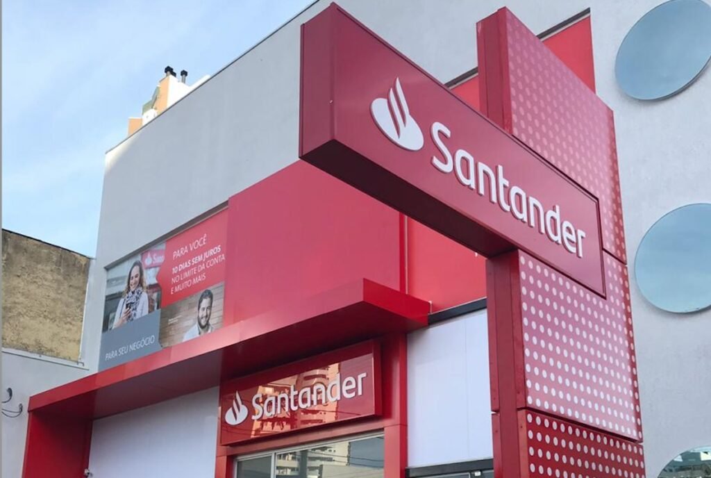 Linha de crédito do Santander antecipa até 100% da restituição do Imposto de Renda Divulgação