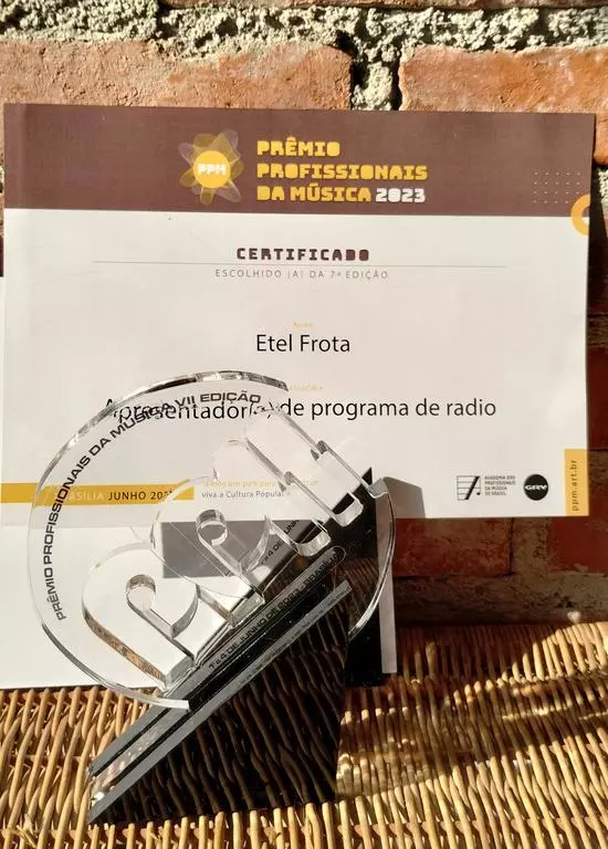 Prêmio de Melhor Podcast para "POEMODA" (Divulgação)