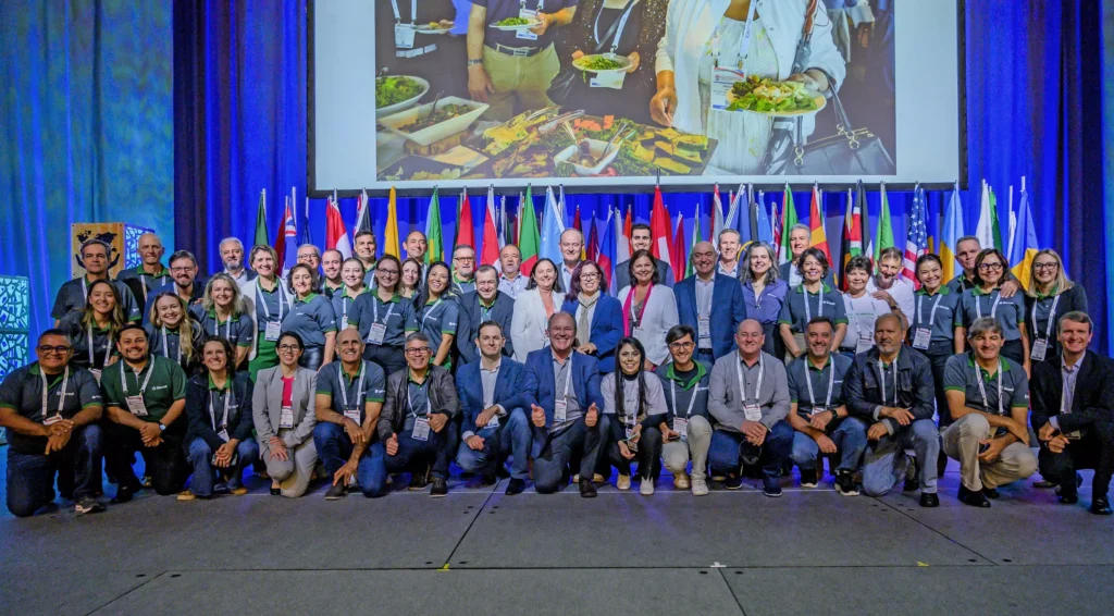 Cerca de 70 representantes do Sicredi participaram de diversos debates a respeito de temas como digitalização, financiamento climático, o futuro do trabalho, entre outros, na Conferência WOCCU Crédito: Divulgação/Sicredi