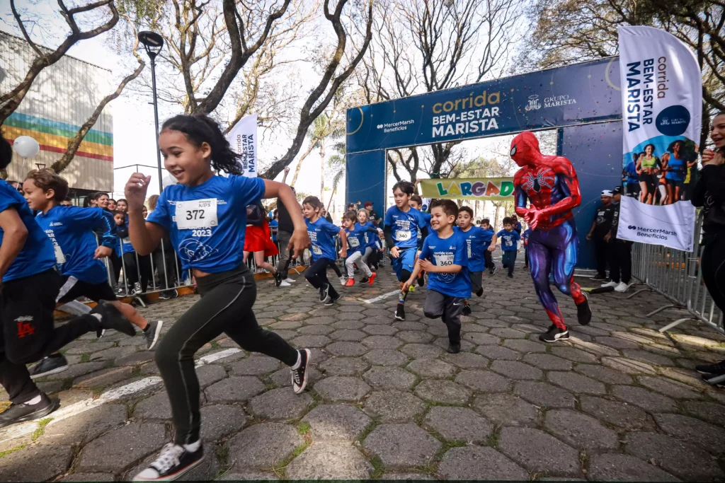 Por uma demanda dos colaboradores, neste ano a Corrida Marista abriu a categoria Kids, para que pais e filhos pudessem correr juntos Divulgação/Grupo Marista