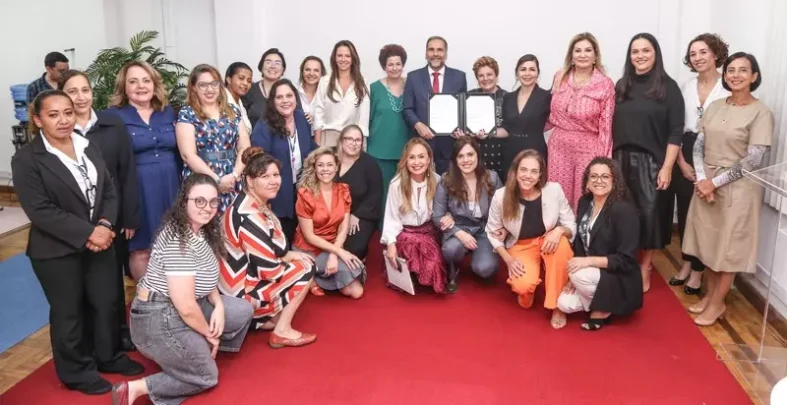 Membros do Tribunal de Justiça do Estado de São Paulo, do Ministério Público de São Paulo e do Instituto Avon.