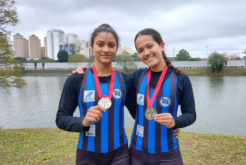 Rafaela Pochini (à esq) e Raphaela Oka. Divulgação/ECP