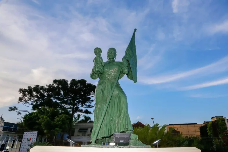 escultura de Anita Garibaldi
