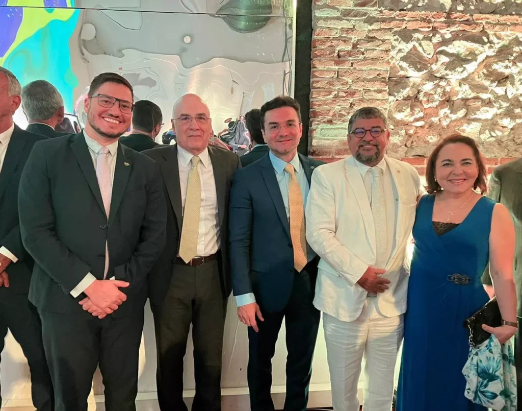 Rafael Almada (reitor do IFRJ), Antonio Florencio (Fecomércio RJ), ministro Celso Sabino, deputado Quaquá e Regina Pinto, diretora do SESC-RJ