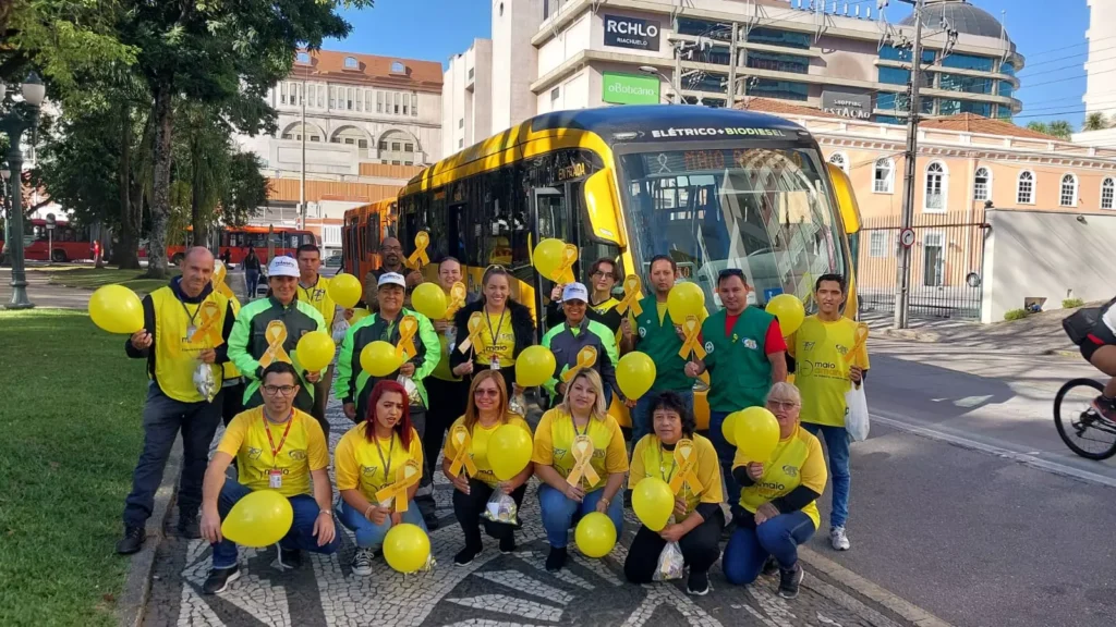-Funcionários da Auto Viação Azul fazem campanha educativa nas vias expressas.