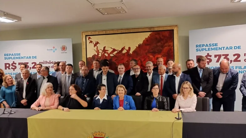 Reunião após a cerimônia para análise do piso salarial da enfermagem