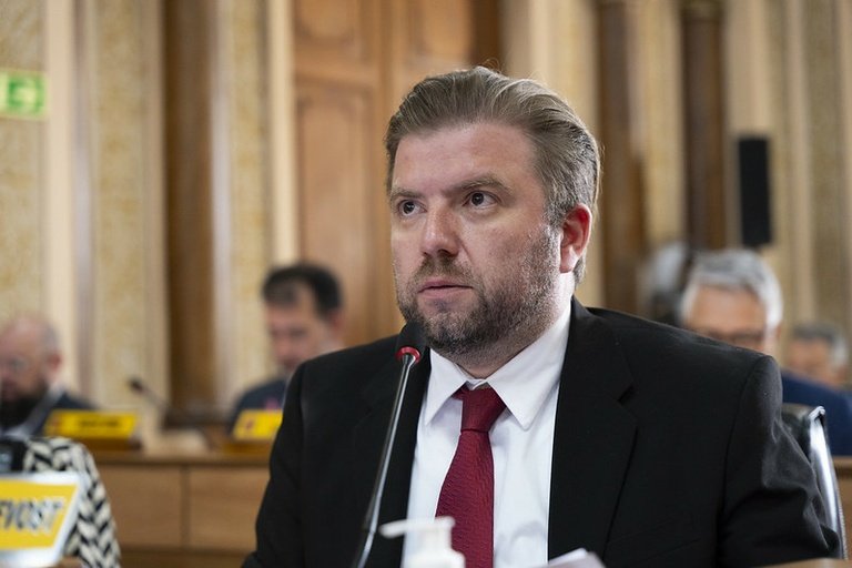 Alexandre Leprevost defendeu que a legislação não pode “engessar o comerciante, engessar o empresário, a ponto até de acabar inviabilizando seu negócio”. (Foto: Carlos Costa/CMC)