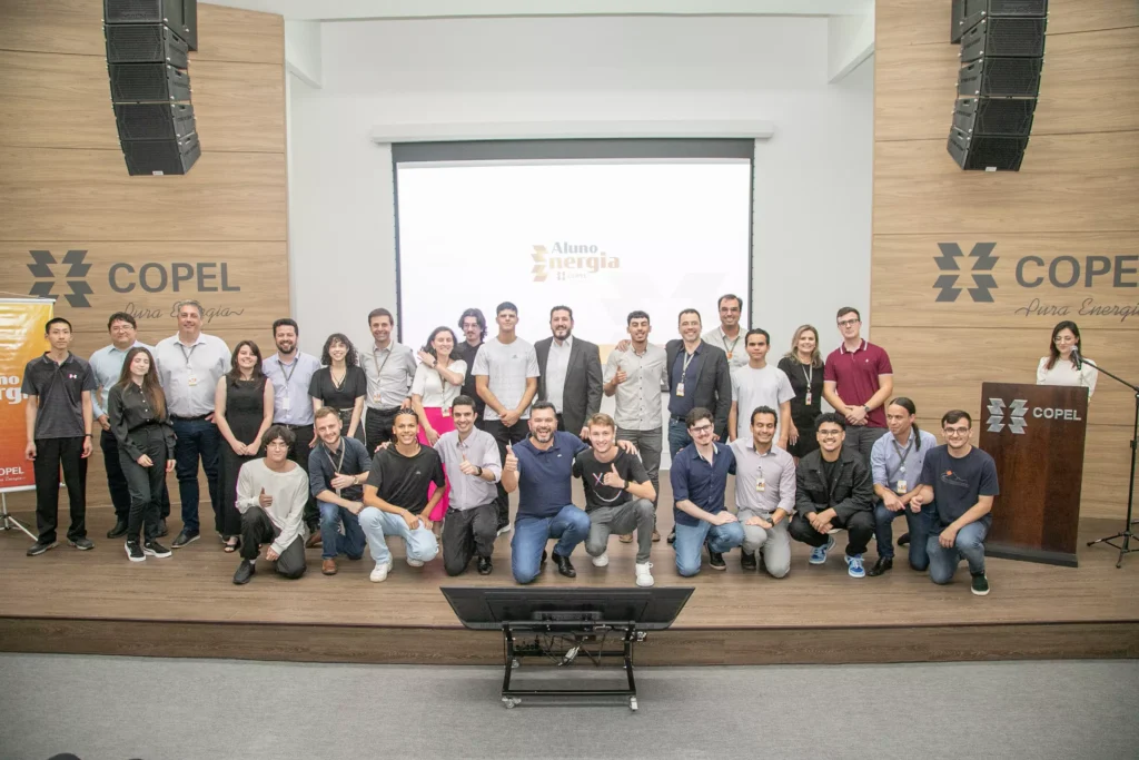 Alunos-e-mentores-se-encontram-em-cerimonia-de-inicio-do-programa