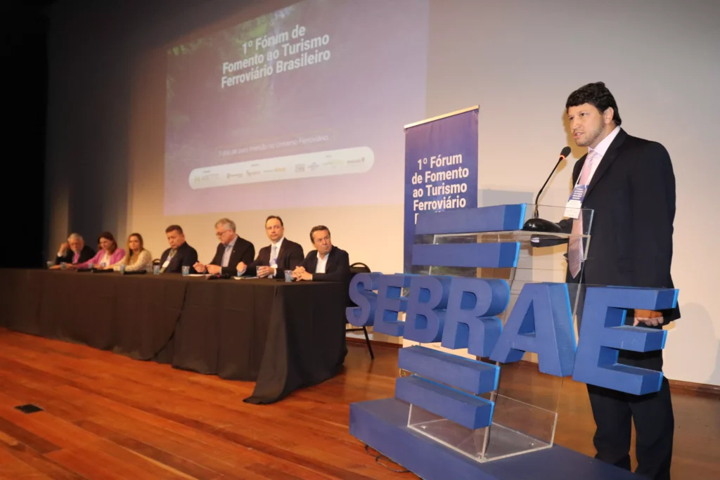 Anna Voss 1º Fórum de Fomento ao Turismo Ferroviário inaugura novo marco férreo brasileiro