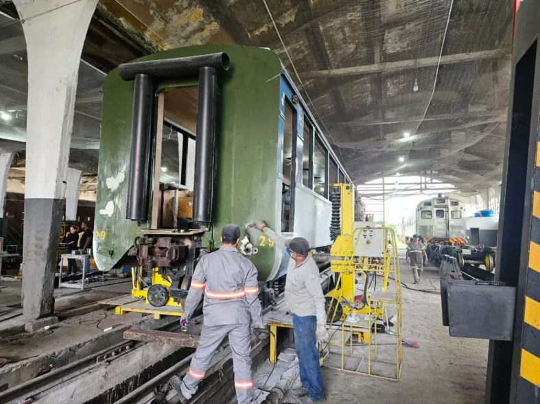 foto: Francielli XavierVagão Inclusivo recebendo os último detalhes na Oficina da Serra Verde Express