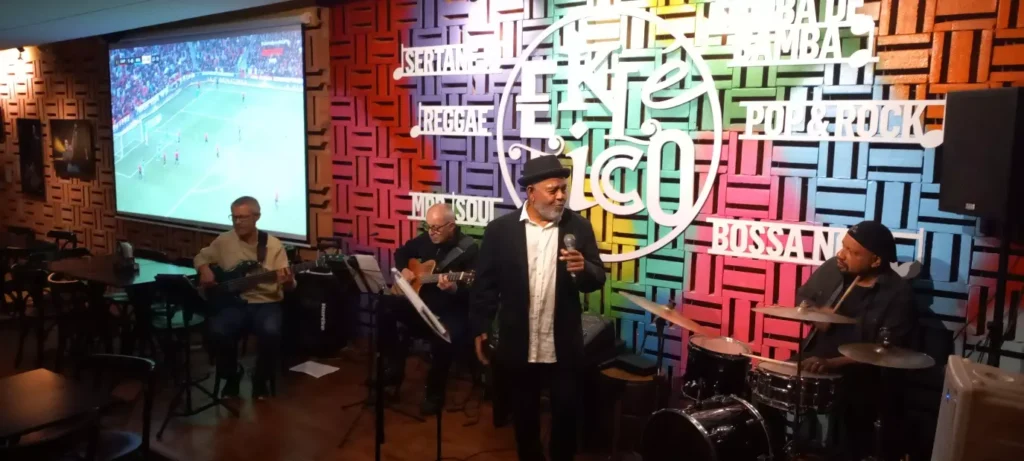 Na “Terça de Samba”, presença fixa do sambista Ciro Morais e do grupo BR4 (foto: Daniel Keller)