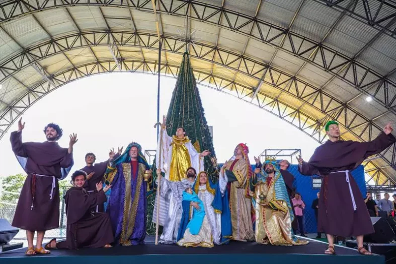 natal_curitiba__presépio vivo com freis
