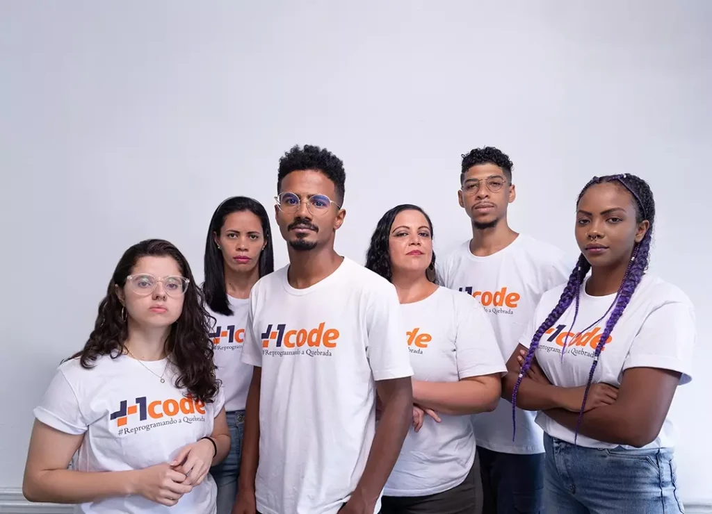 Equipe Mais1Code ( Créditos: Erich Sacco - Da esquerda para a direita Jheniffer Carolline, Bruna Carolina, Diogo Bezerra, Priscila Scardova, Tauan Matos e Priscila Santos)