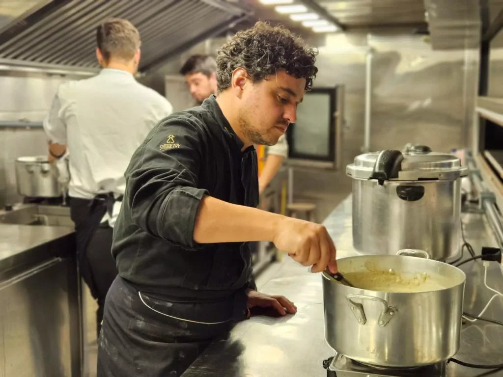 Francielli Xavier Chefe Rafael Lafraia é quem comanda a cozinha do Expresso Classique