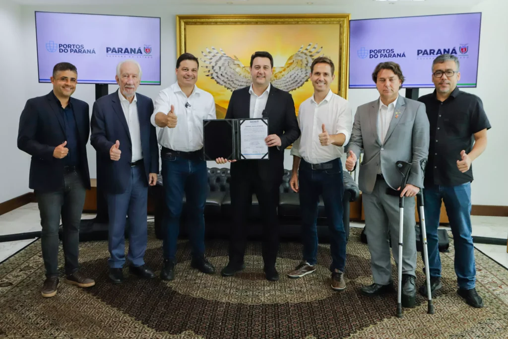 Governador, prefeito e secretários de Pontal do Paraná. foto roberto dziura-aen