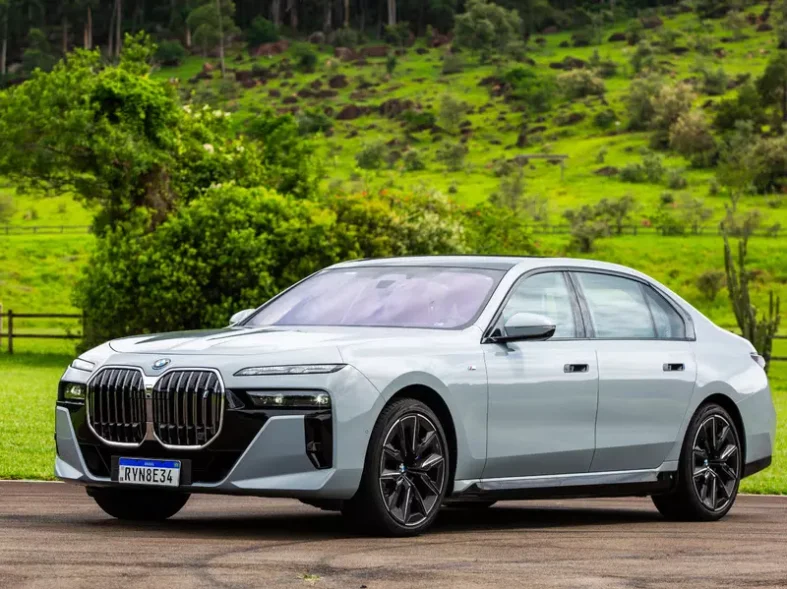 BMW renova campanha Electric Summer