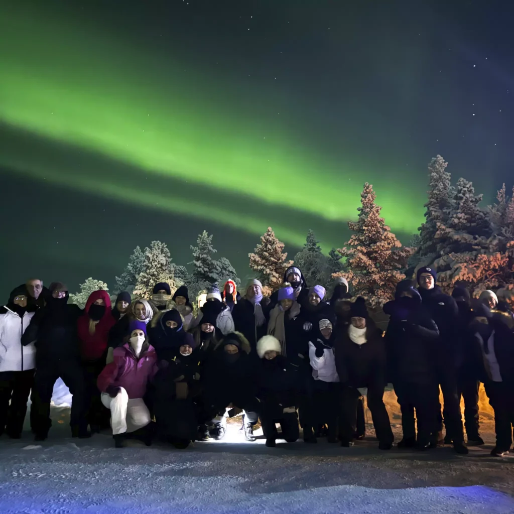 Na primeira semana de 2024, um grupo de brasileiros liderados por Marco Brotto, curitibano caçador de aurora boreal, enfrentou o desafio ao se deparar com suas temperaturas extremas Marco Brotto