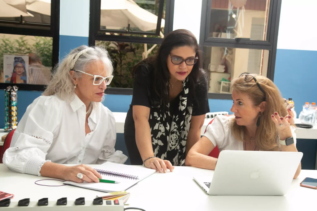 Talento Sênior aponta os benefícios do conceito TaaS para empresas que contratam profissionais 45+