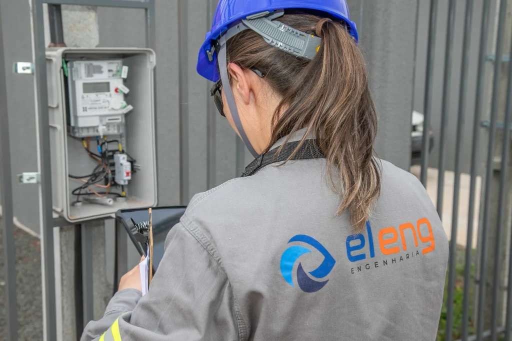 Eletricistas Eleng - substituição de medidores - Redes inteligentes - REI - Ponta Grossa-23