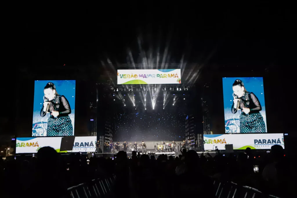 Show de Simone Mendes, atração do palco Matinhos na programação do Verão Maior Paraná. Foto: Roberto Dziura Jr/AEN