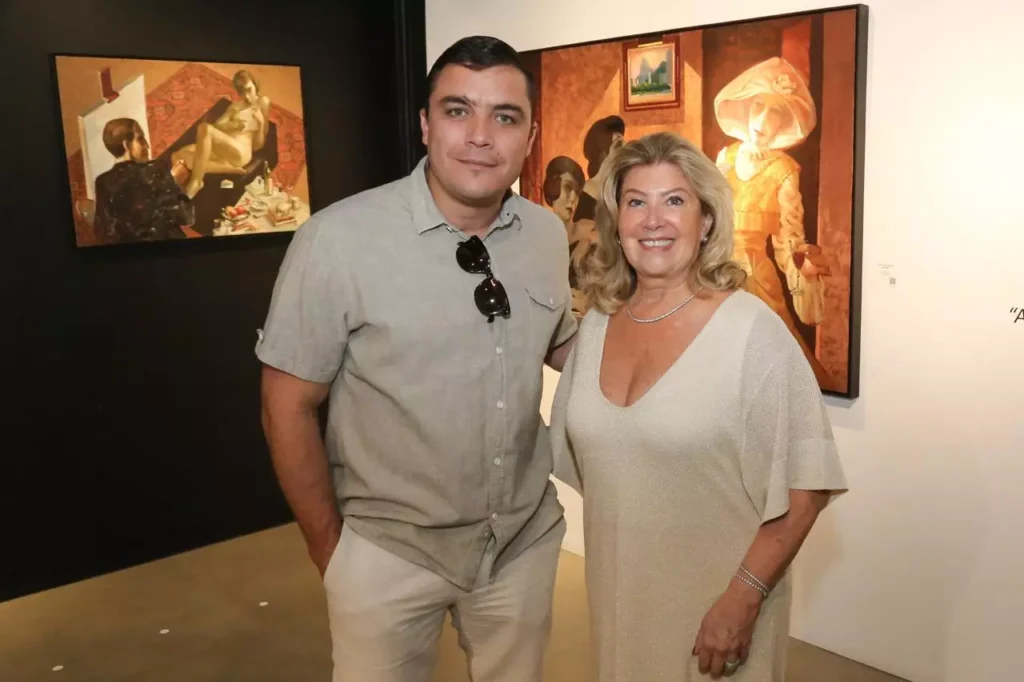 Cassiano Cruz, da Galeria Cosmos de Balneário Camboriú, e Liliana Cabral - foto de Rogério Machado