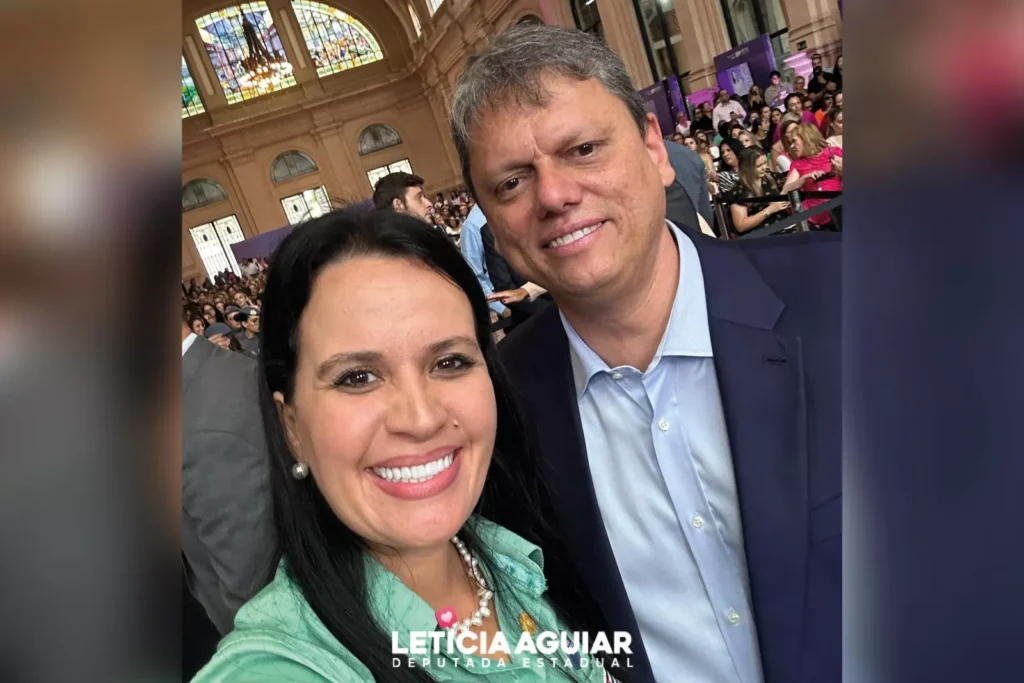 Leticia Aguiar e Tarcísio de Freitas divulgação