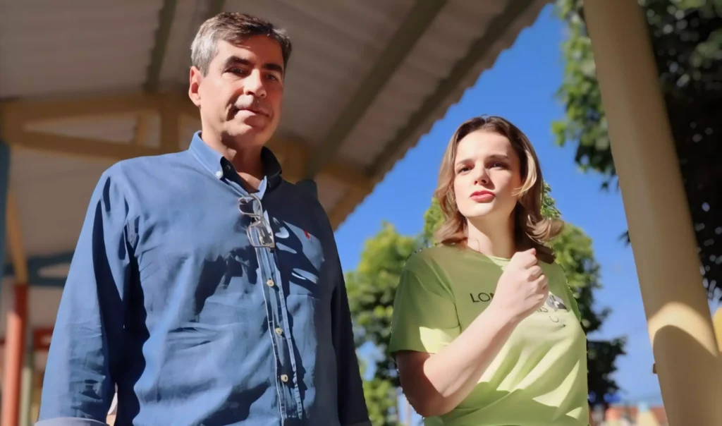 Prefeito Marcelo Belinati e a professora Maria Tereza - Foto PP Londrina.