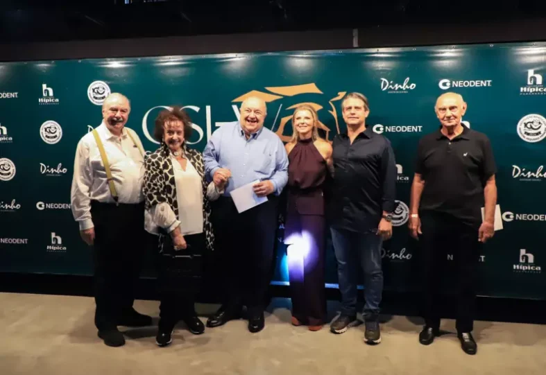 Prefeito Rafael Greca e primeira-dama Maragarita Sansone, acompanhados do Dr. João Casilo, participam de almoço beneficiente em prol do Hospital Pequeno Príncipe, no Grande Prêmio de Hipismo na Sociedade Hípica Paranaense. Curitiba, 27/04/2024. Foto: José Fernando Ogura/SMCS