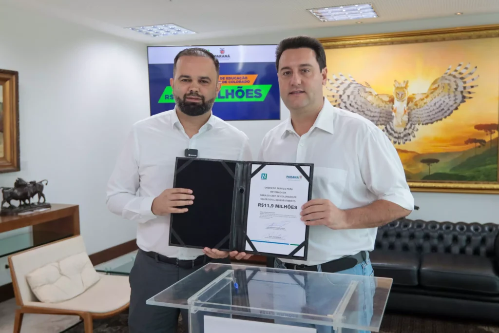 O governador Carlos Massa Ratinho Junior assinou nesta quarta-feira (24) a ordem de serviço para a retomada das obras do Centro Estadual de Educação Profissional (CEEP) de Colorado, no Noroeste do Estado. Foto: Geraldo Bubniak/AEN