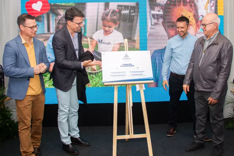 Luis Batista Da esquerda pra direita: Ir. Vanderlei Siqueira dos Santos, Ir. Natalino Guilherme de Souza, Ir. Benê de Oliveira e Ricardo Nardino Sartorato