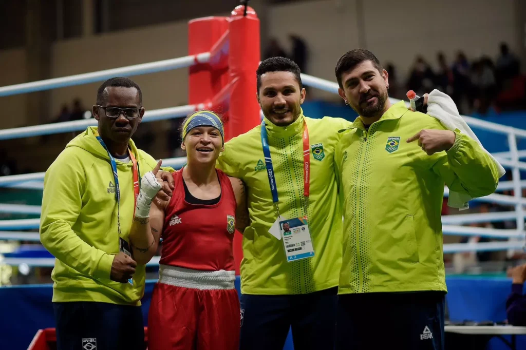 Bia Ferreira, com equipe técnica
