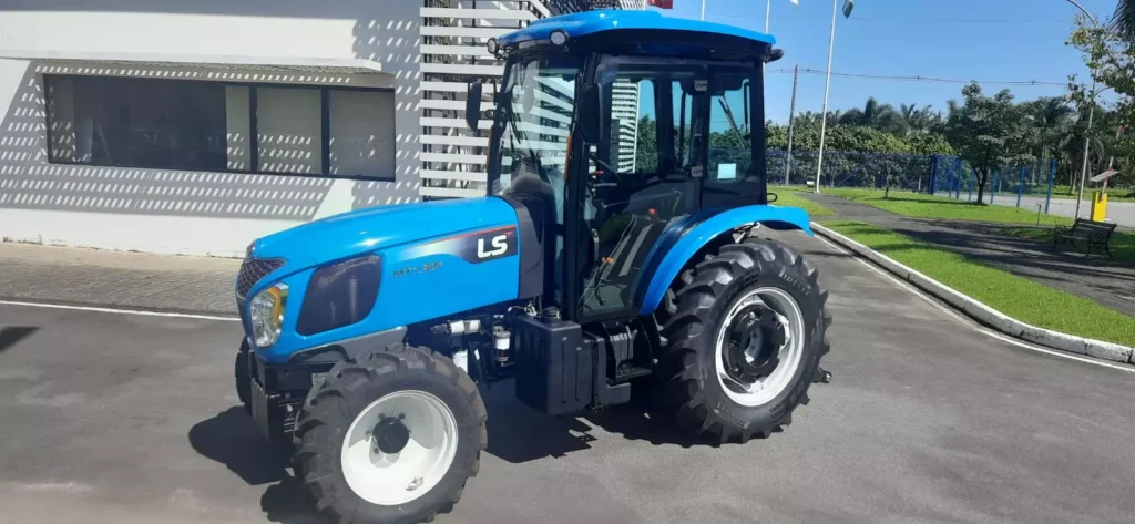 MT7 cabinado é o lançamento da LS Tractor no Agrishow 2024 Divulgação
