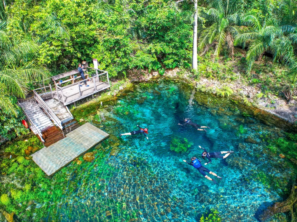Foto por divulgação Nascente Azul Flutuação