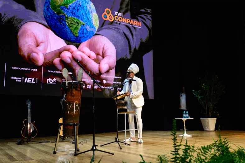 Música e narração, palestra para 900 pessoas