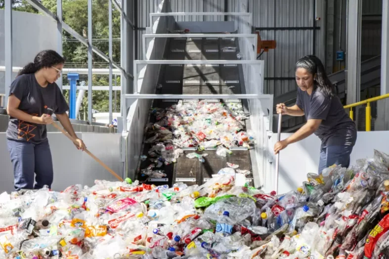 curitiba__fabrica reciclagem garrafas pet