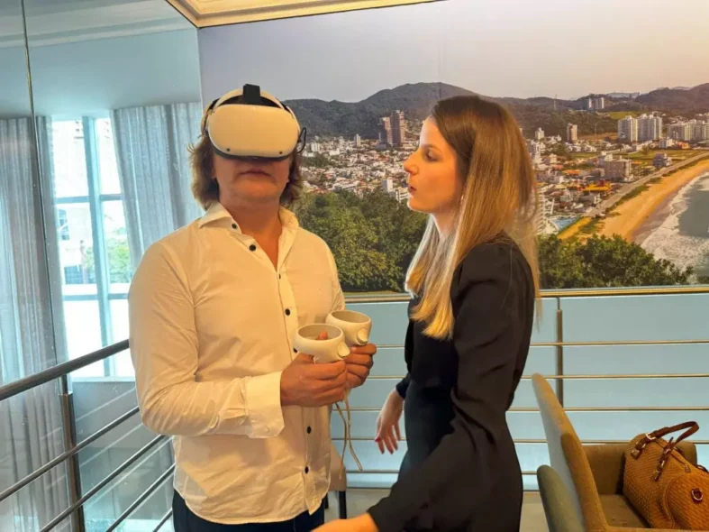 Colunista Fernando Fischer conheceu projeto via Realidade Aumentada. Foto Divulgação