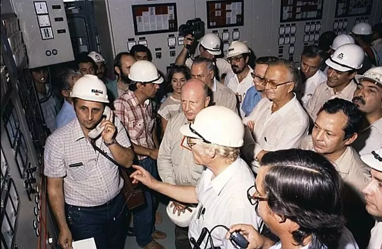 Legenda: Nascimento acionou a primeira máquina da usina. Crédito: acervo de Itaipu.