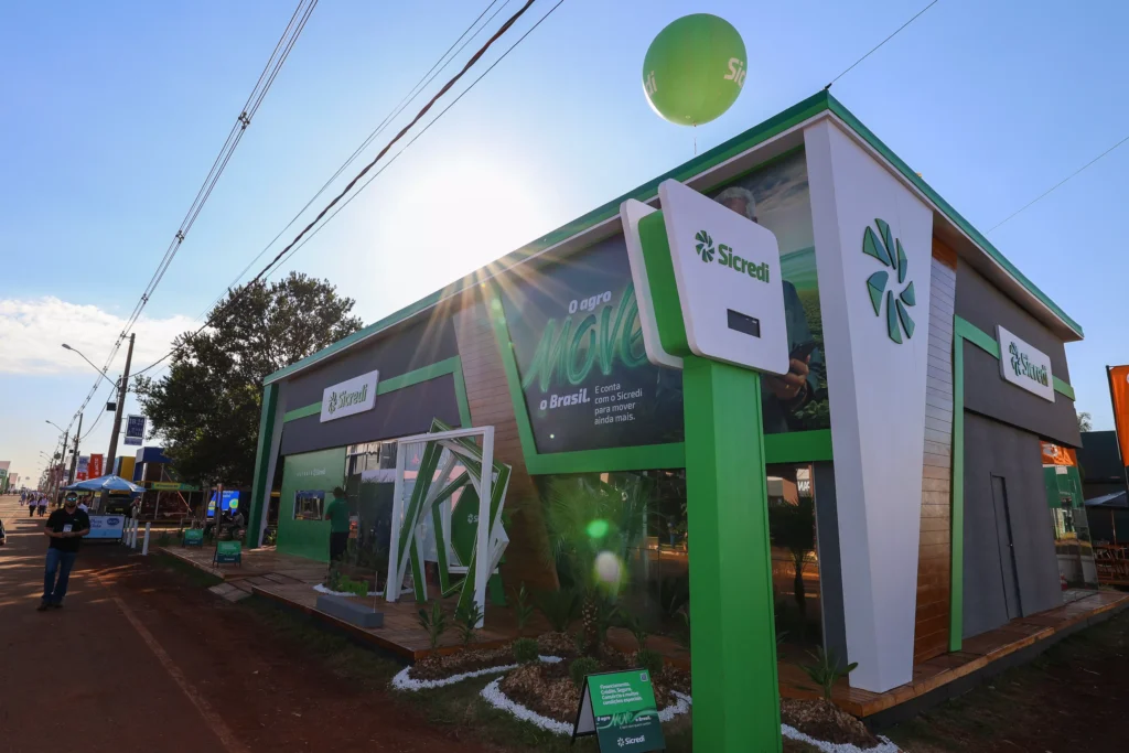 Mais de R$ 166,5 milhões em volume de negócios de financiamento e crédito foram gerados pelo Sicredi na Agrishow 2024 Crédito: Leandro Carvalho/Sicredi