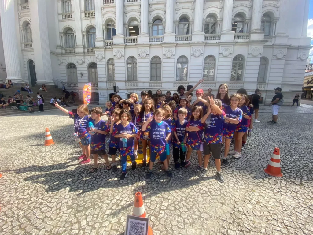 Escola de Curitiba promove aulas de campo semanais Vinícius Fávero