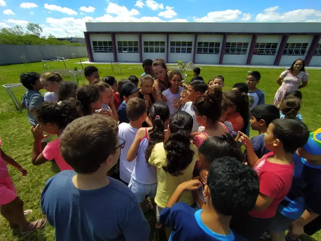 Pomar inaugurado pela AHK Paraná em área de vulnerabilidade social completa 2 anos Divulgação/AHK-PR