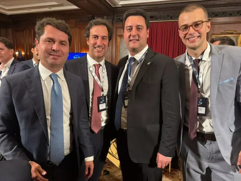 Alexandre Curi, deputado estadual do Paraná, Alfredo Khouri Jr, sócio da Catuaí Asset Management, Ratinho Júnior, governador do Paraná e Vinícius Gonçalves, vice-presidente da GTFoods/divulgação.