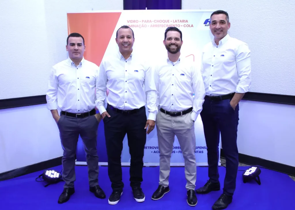 Equipe Autoglass: o gerente comercial, Stefano Caldas, o vice-presidente do Grupo Autoglass e head da Autoglass, Flavio Cezario, o gerente executivo de vendas, Ramon Gouvea e o supervisor de produto, Leonardo Gobeti.