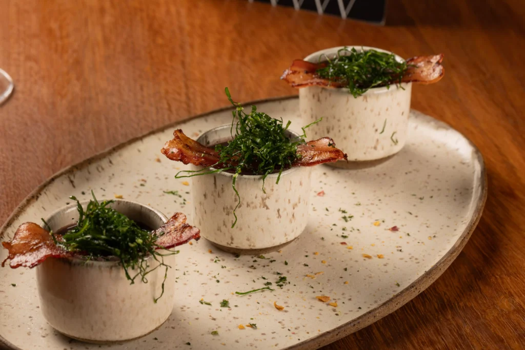 Caldinho de feijão com condimentos Rafael Graminho